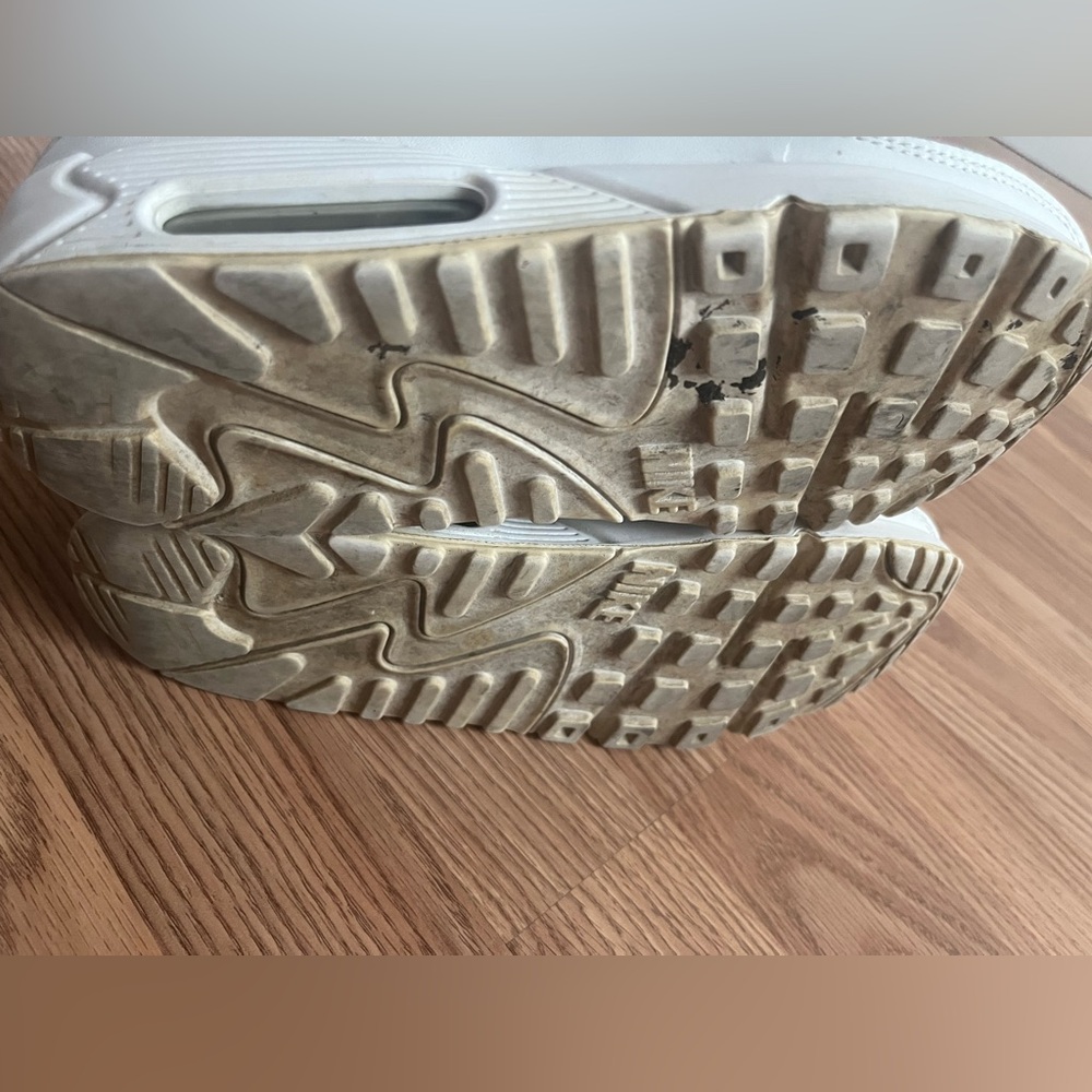 Nike Air Max 90 Athletic Shoes - Picture 6 of 9